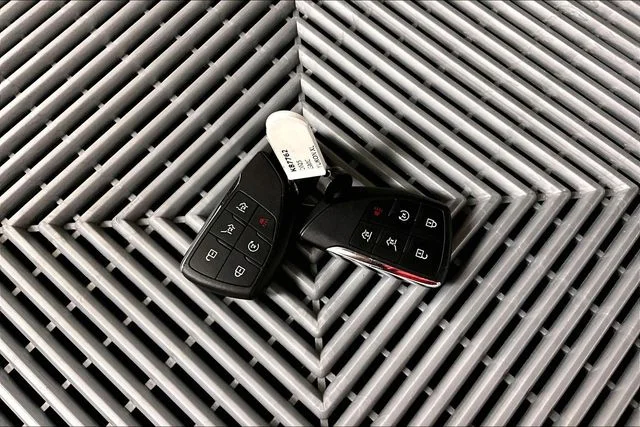 2025 GMC Yukon XL Denali Ultimate - Photo 11