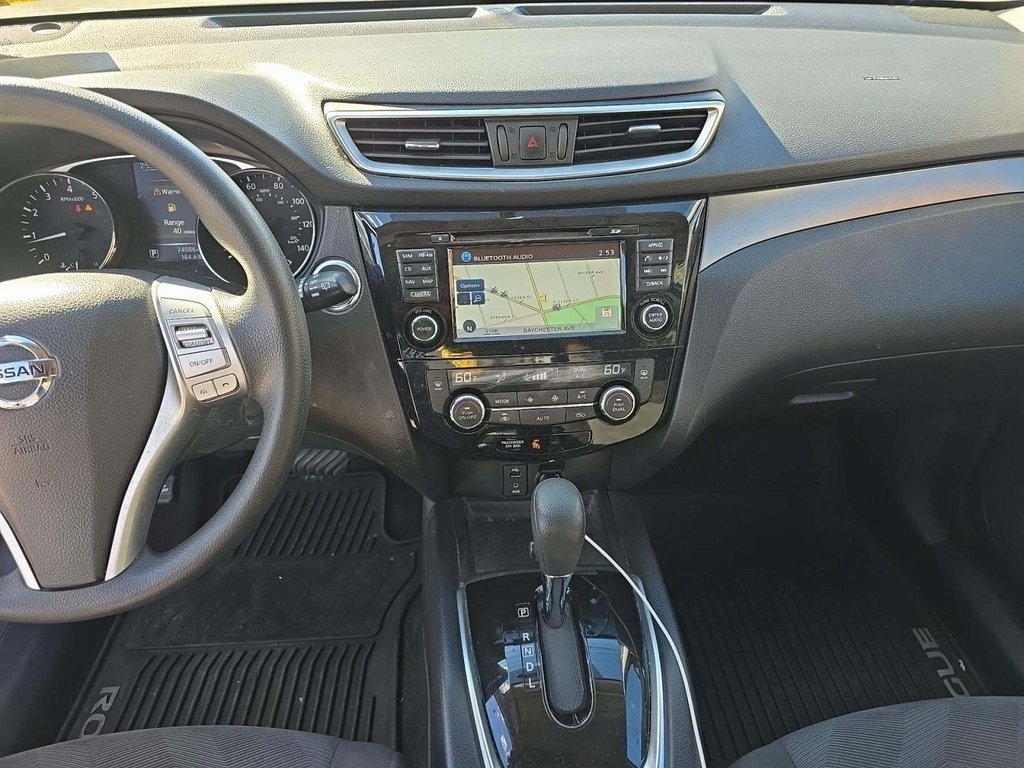 2016 Nissan Rogue SV photo 3