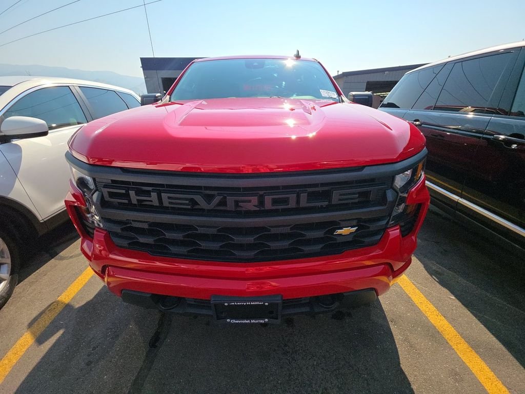 Used 2023 Red Chevrolet Custom image 4