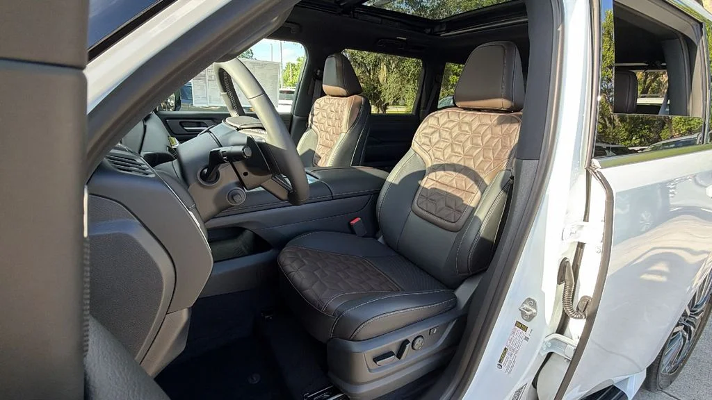 New 2026 Everest White TriCoat Nissan Platinum Reserve image 30