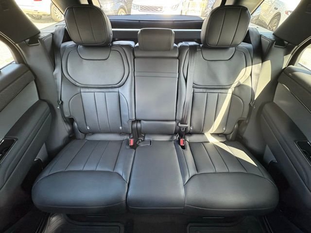 New 2026 Ostuni Pearl White Land Rover Dynamic SE image 36