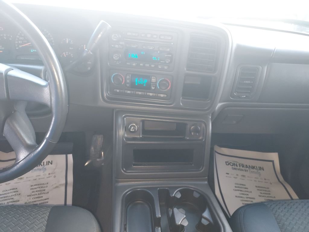 Used 2004 Black Chevrolet Base image 20