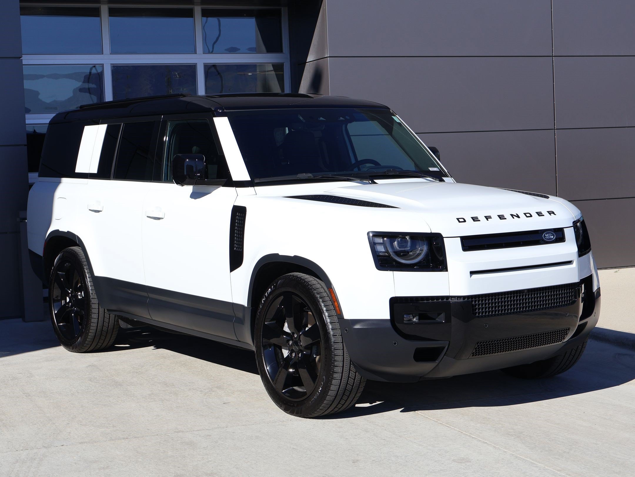 Used 2026 White Land Rover 130 P300 S image 3