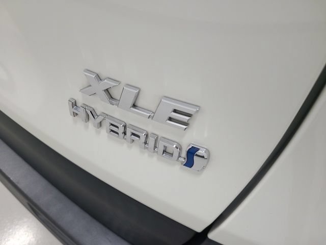 Certified Used 2022 Blizzard Pearl Toyota Hybrid XLE Premium image 9