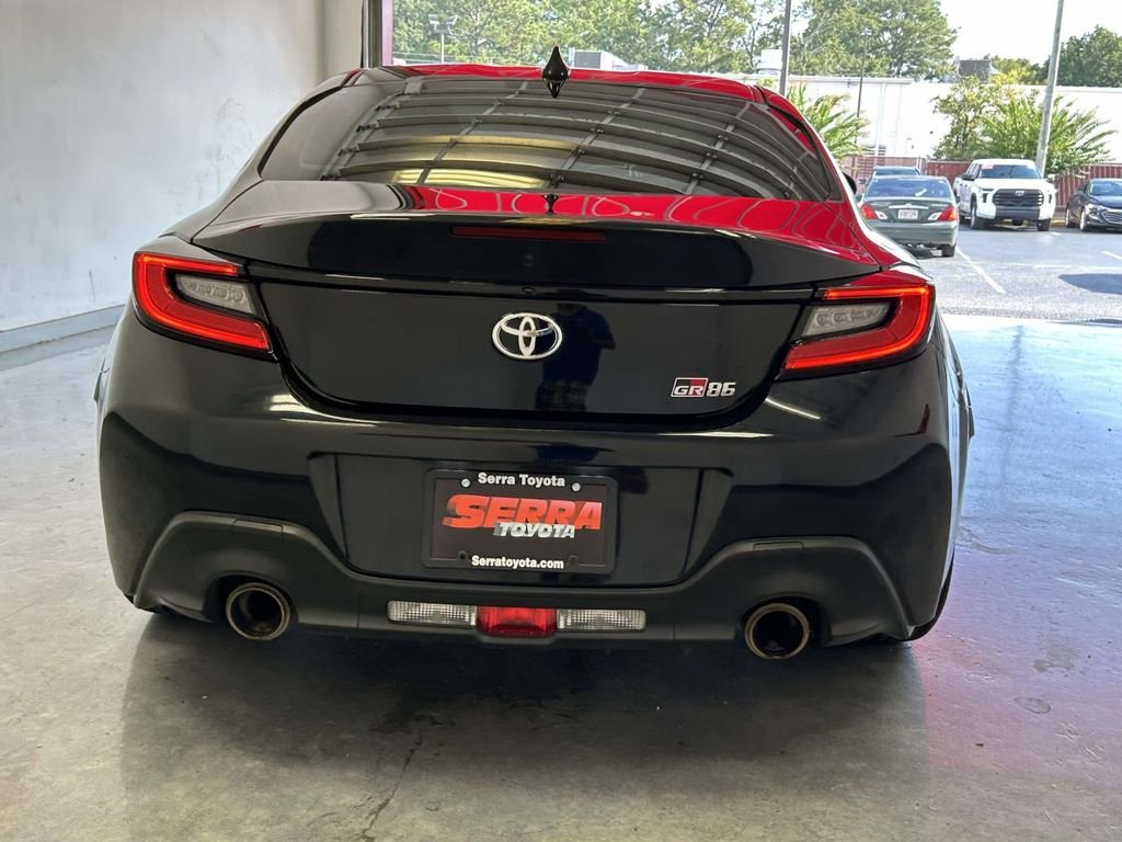 Used 2023  Toyota Base image 4
