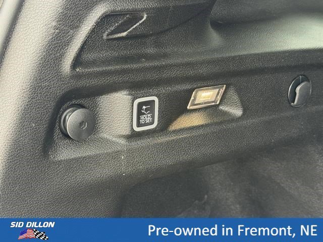 Used 2023 Silver Jeep Limited 4x4 image 6