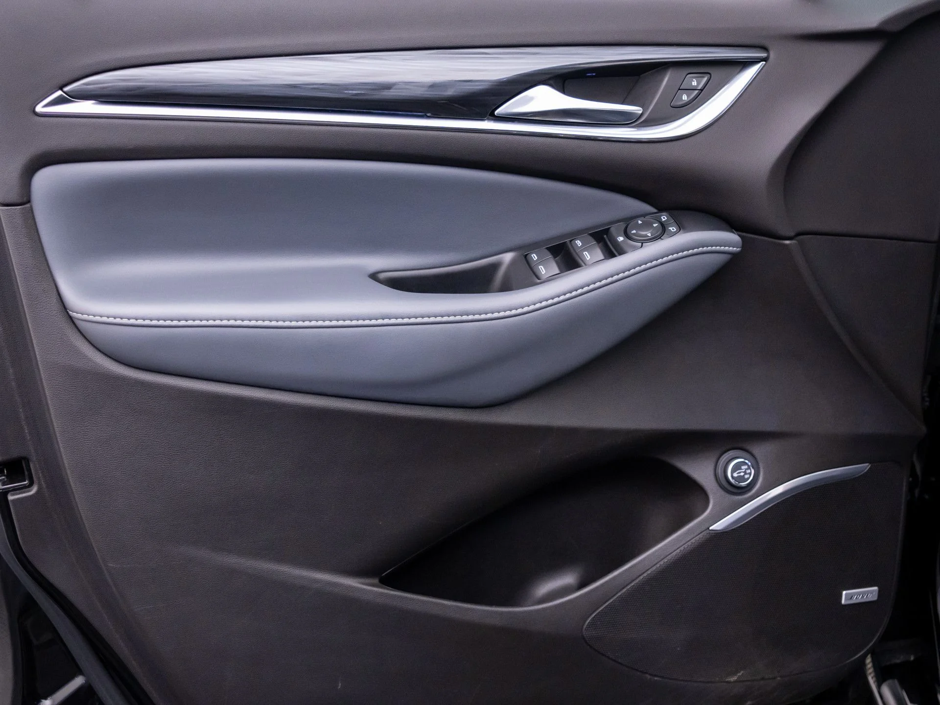 Used 2021 Black Buick Essence image 12