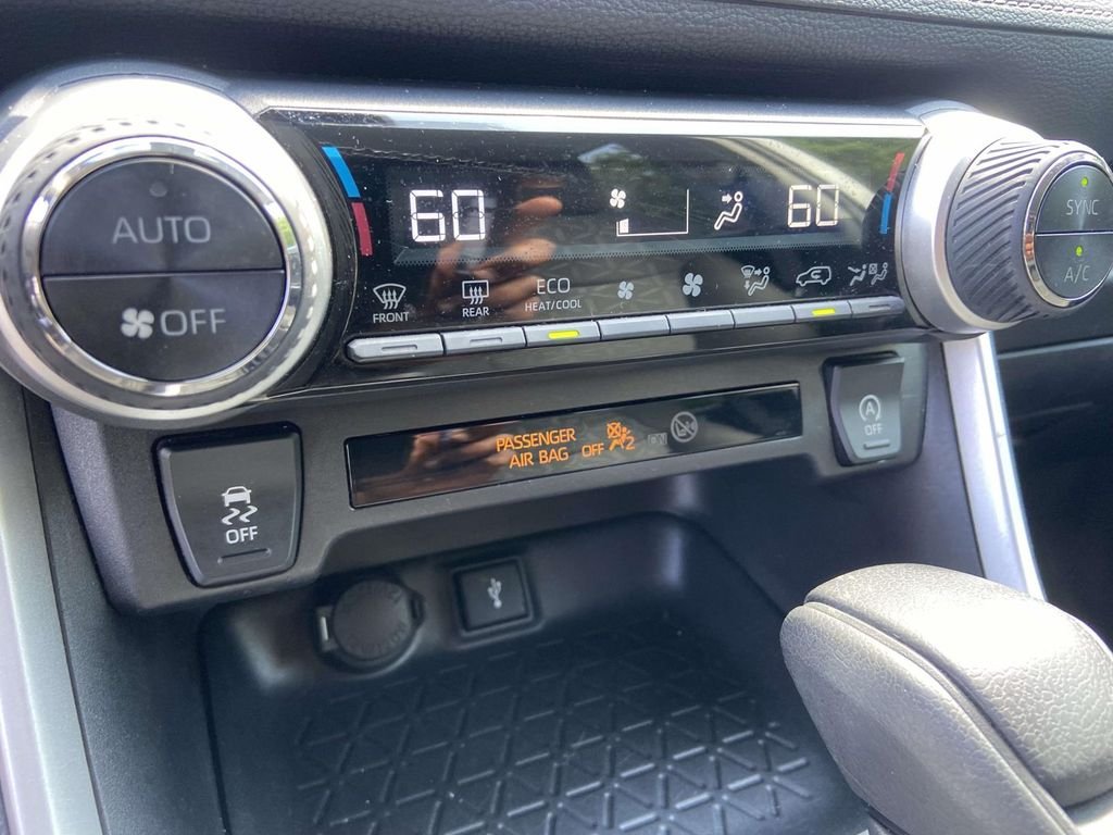 Used 2021 Silver Toyota XLE image 21