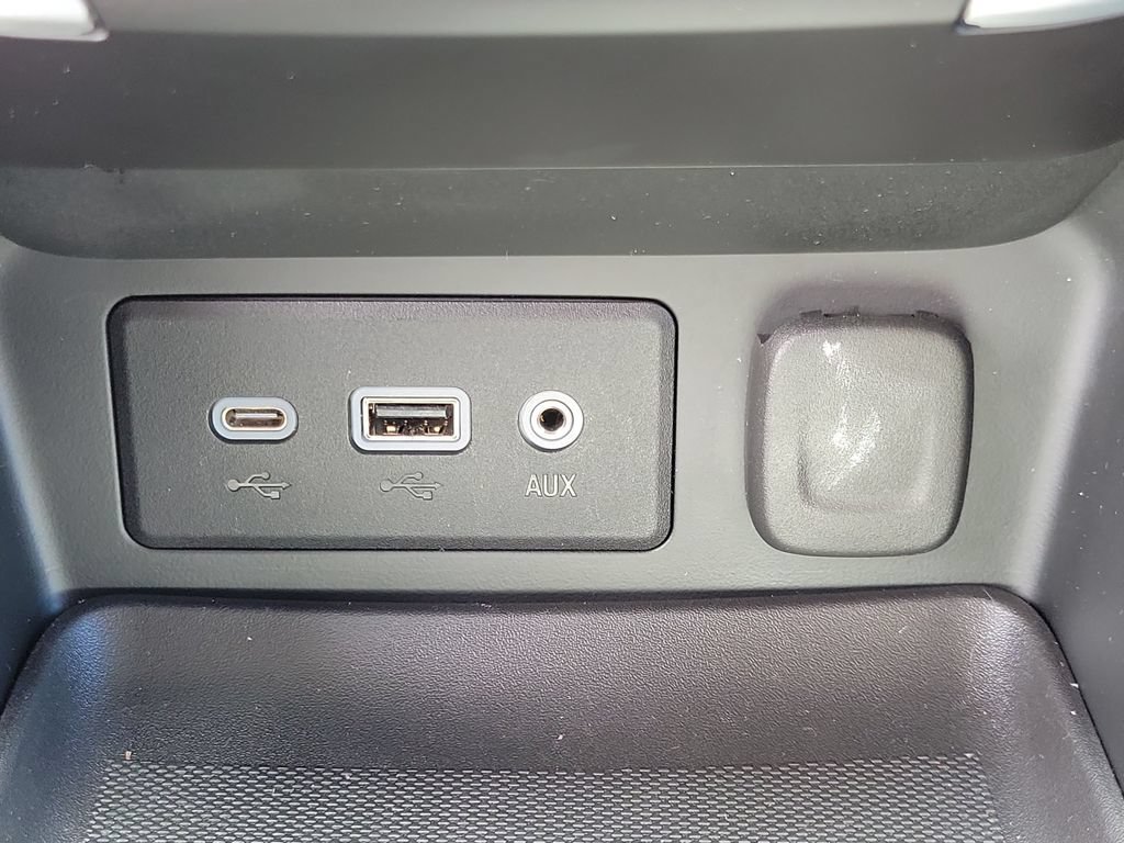 Used 2022 Summit White GMC SLE image 32