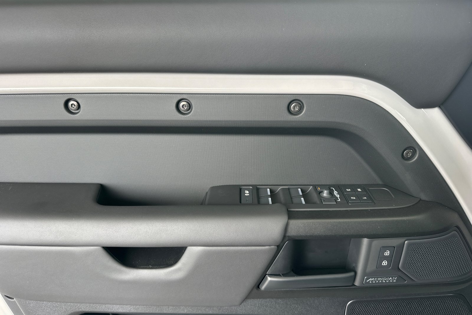 2026 Land Rover Defender OCTA - Photo 11