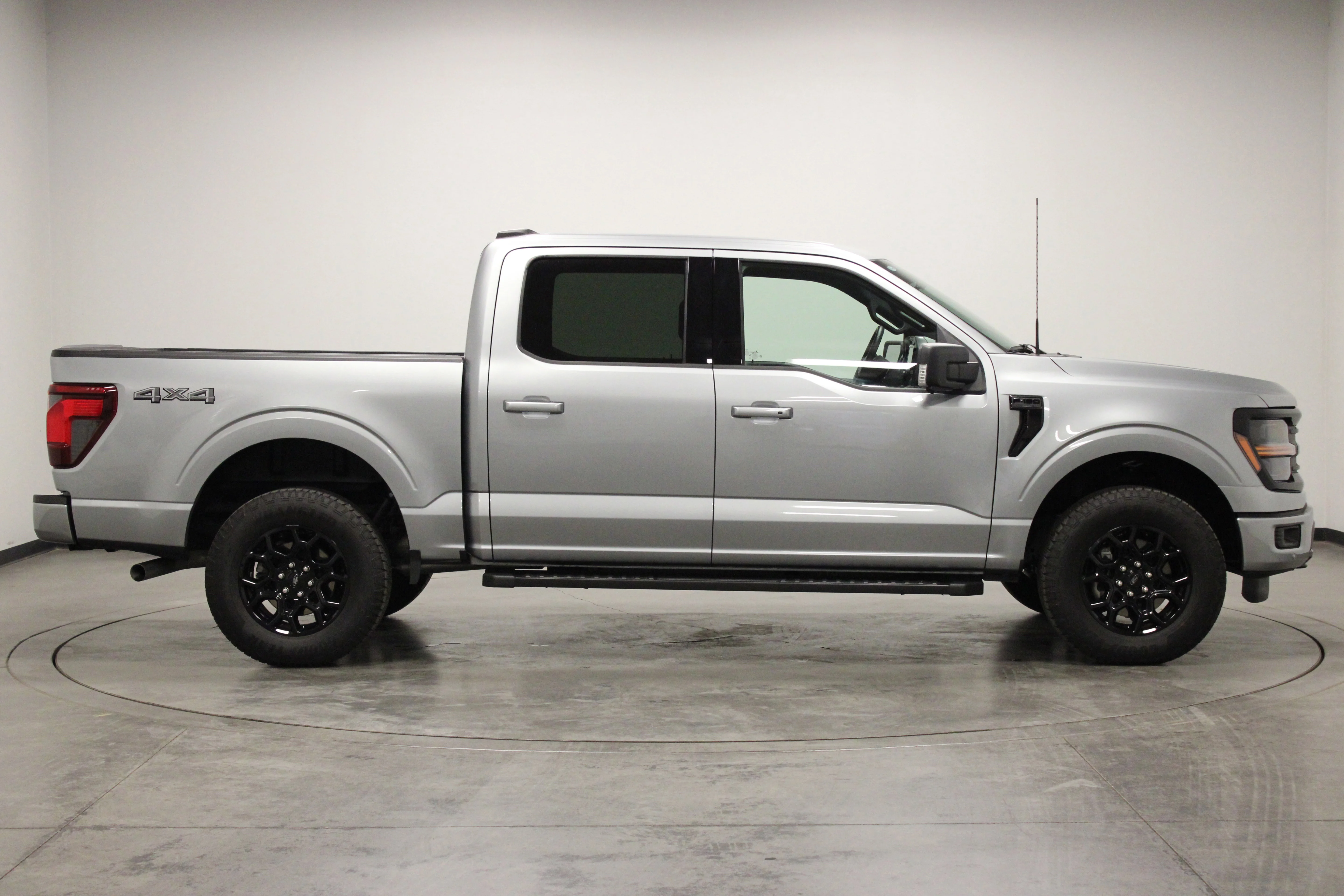 Used 2025 Silver Metallic Ford XLT image 10