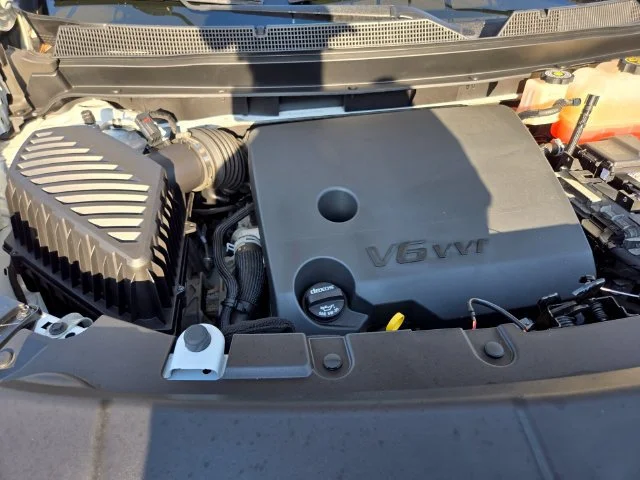 Used 2023 SUMMIT WHITE Chevrolet LT Cloth image 22
