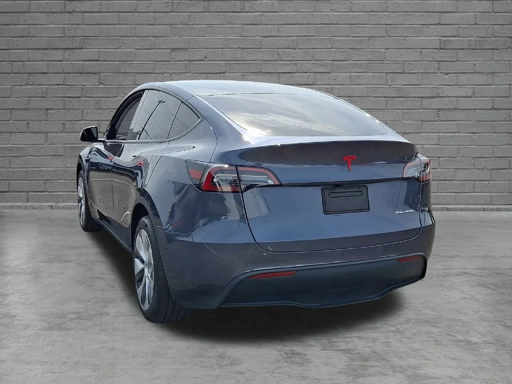Used 2023  Tesla Long Range image 8