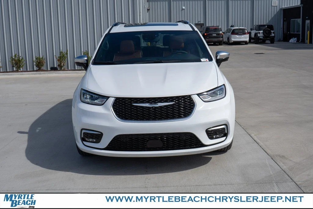 New 2026 Bright White Clear-Coat Exterior Paint Chrysler Pinnacle image 9