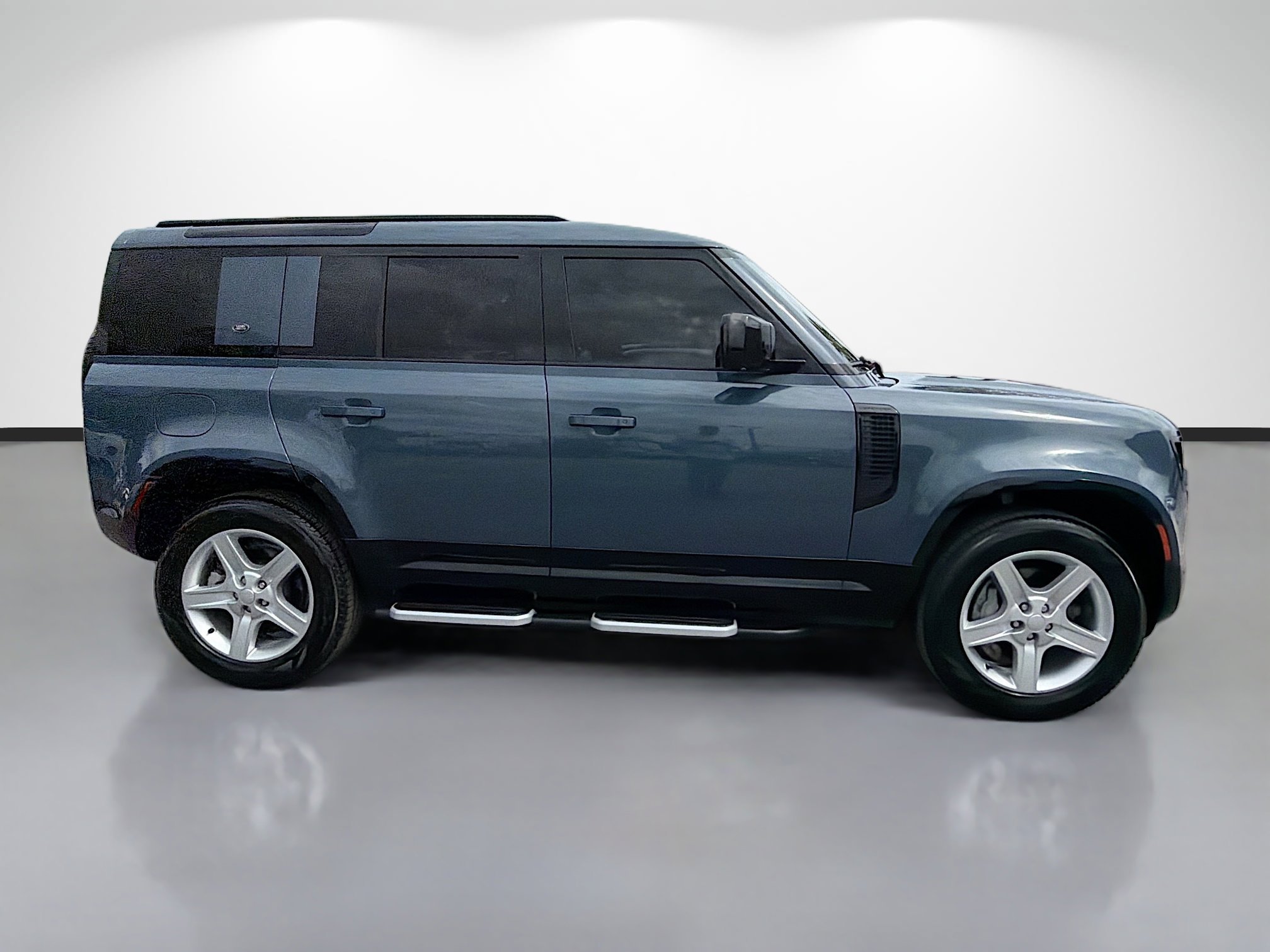 Certified Used 2022 Tasman Blue Metallic Land Rover X-Dynamic SE image 6