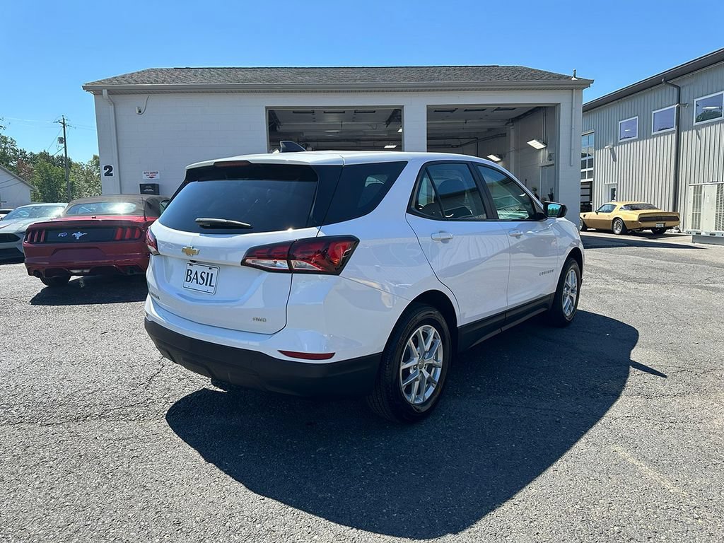 Used 2023 SUMMIT WHITE Chevrolet LS image 10