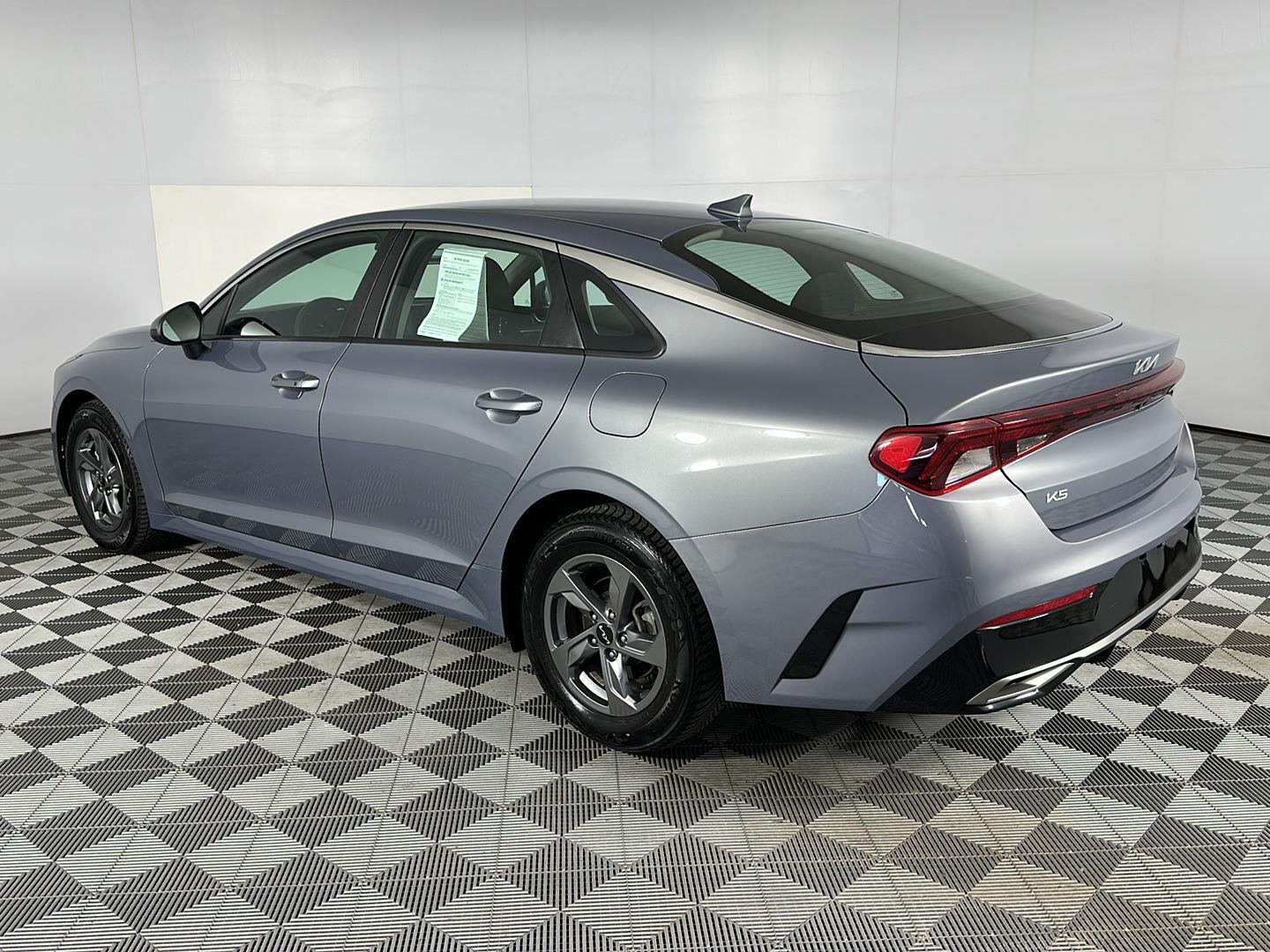 Used 2023 Everlasting Silver Kia LXS image 21