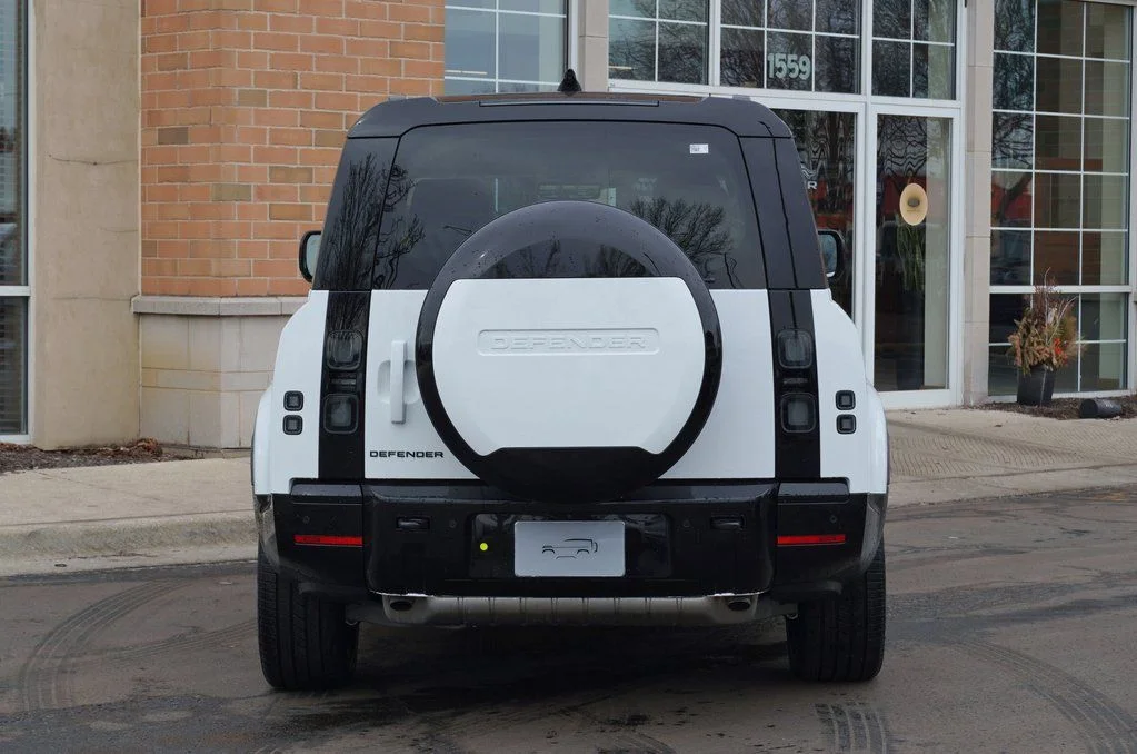 Certified Used 2026 White Land Rover X-Dynamic SE image 5