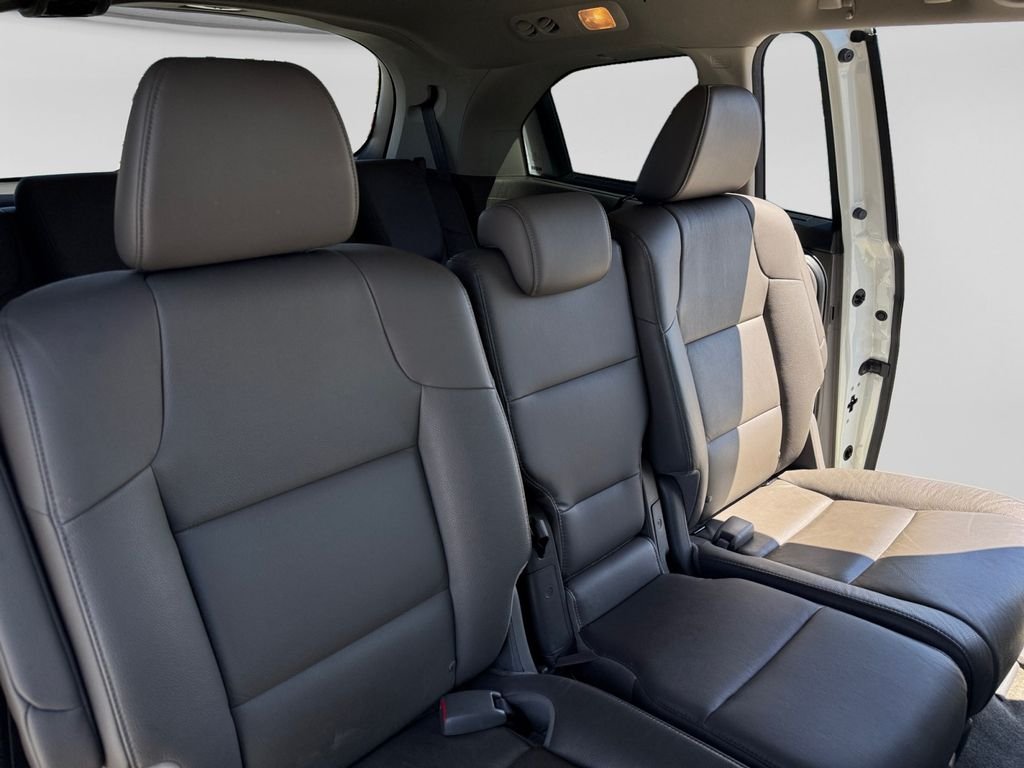 Used 2014 White Diamond Pearl Honda Touring image 5