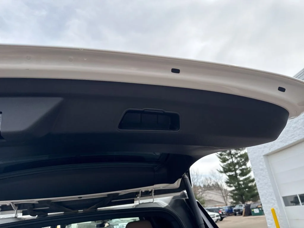 Used 2022 Iridescent Pearl Tricoat Chevrolet Premier image 42