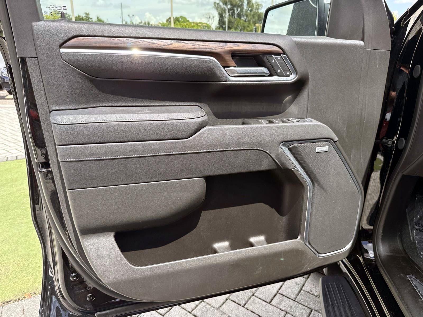 Used 2025 Onyx Black GMC SLT image 17