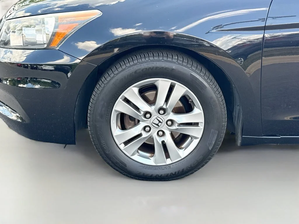 Used 2011 Crystal Black Pearl Honda SE image 39