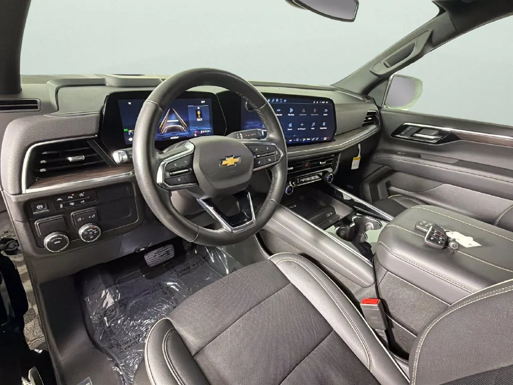 Used 2025 Black Chevrolet Premier image 19