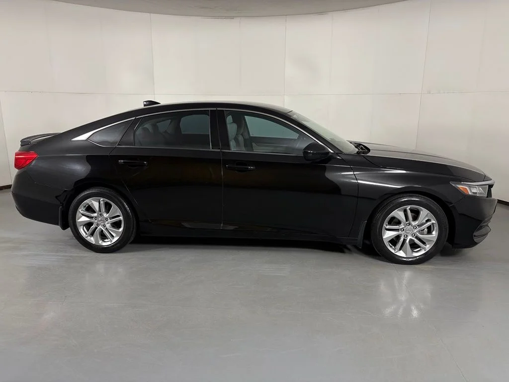 Used 2018  Honda LX image 10
