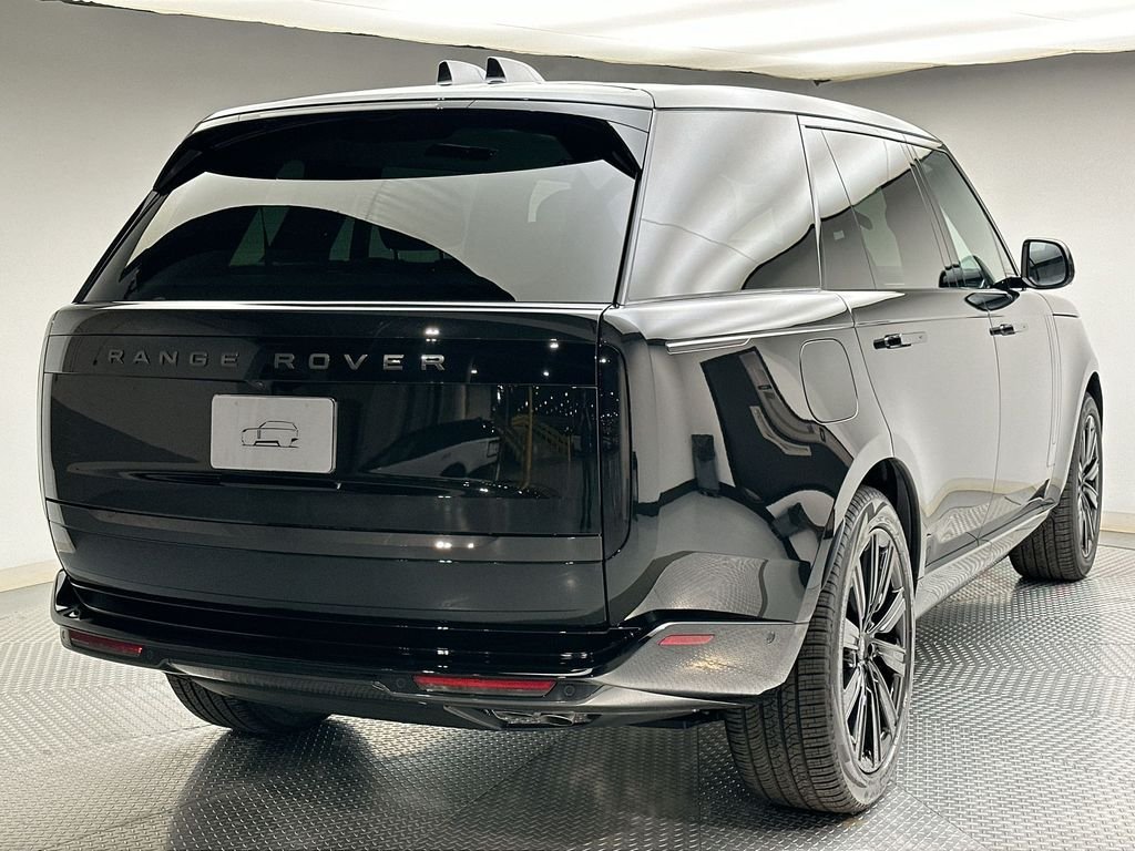 New 2027 Santorini Black Metallic Land Rover SE image 3