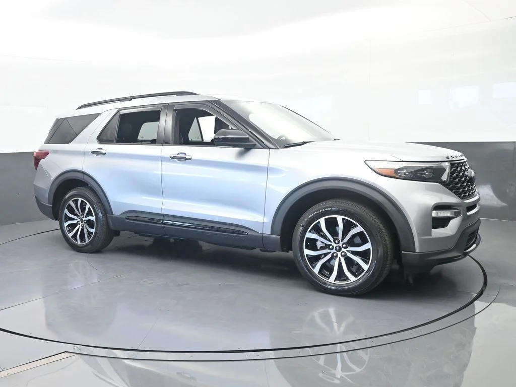 2023 Ford Explorer ST - Photo 8