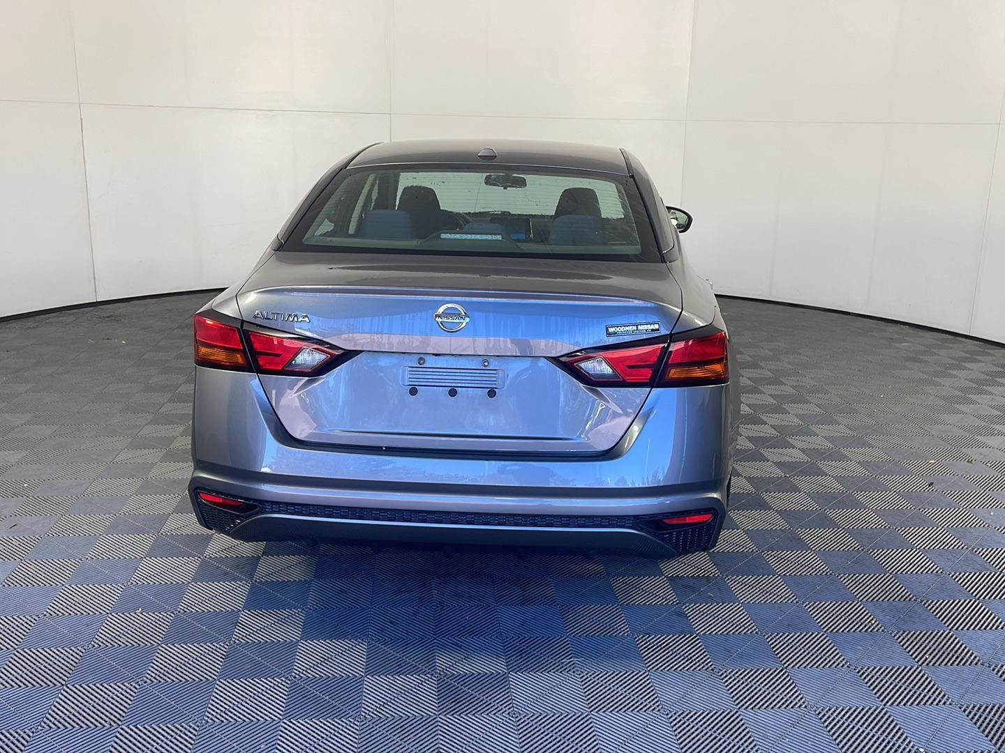 Used 2019 Gun Metallic Nissan 2.5 S image 8