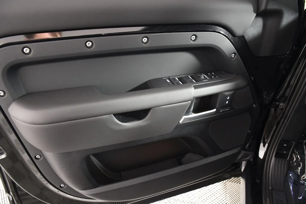 New 2026 Santorini Blk Land Rover S image 14