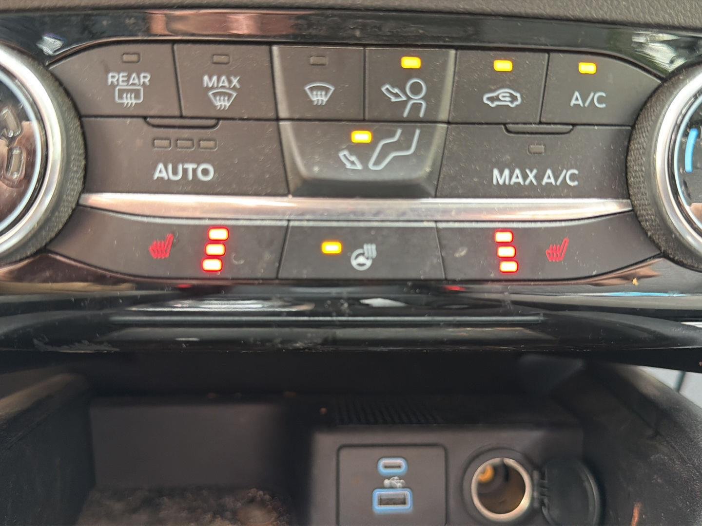Used 2022 Atlas Blue Ford SE image 14