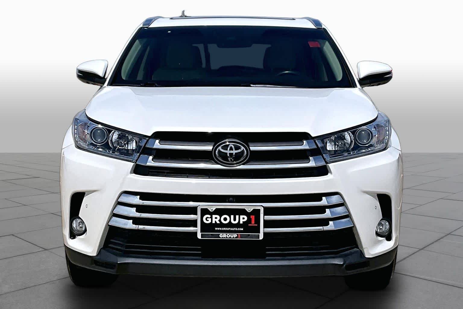 Used 2018 Blizzard Pearl Toyota Limited image 4