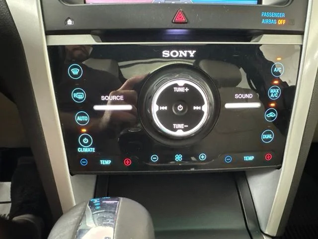 Used 2015 Bronze Ford Limited image 17
