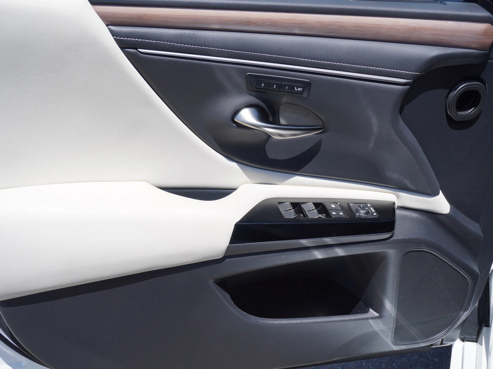 Used 2024 White Pearl Lexus ES 350 image 18