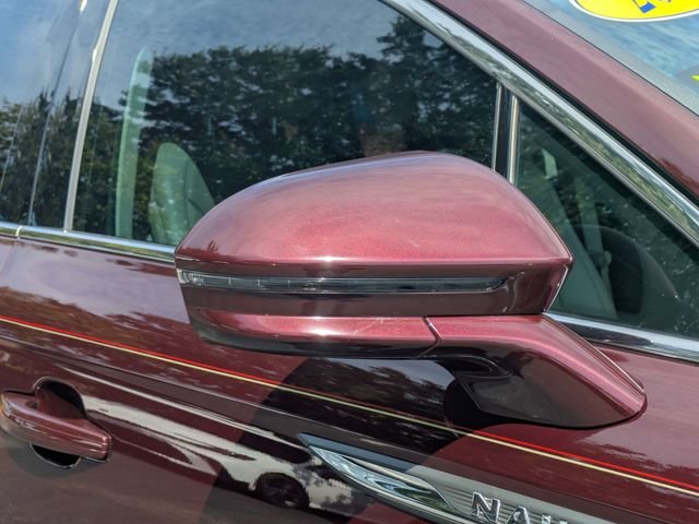 Used 2022 Red Lincoln Standard image 10
