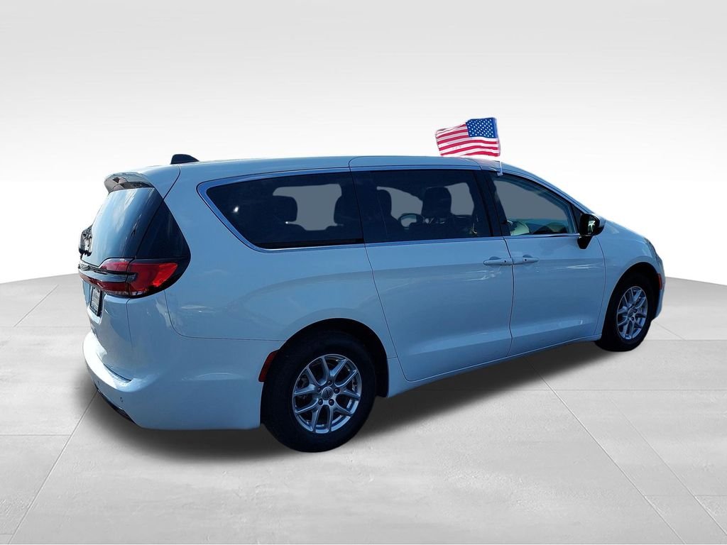 Used 2023 White Chrysler Touring L image 5