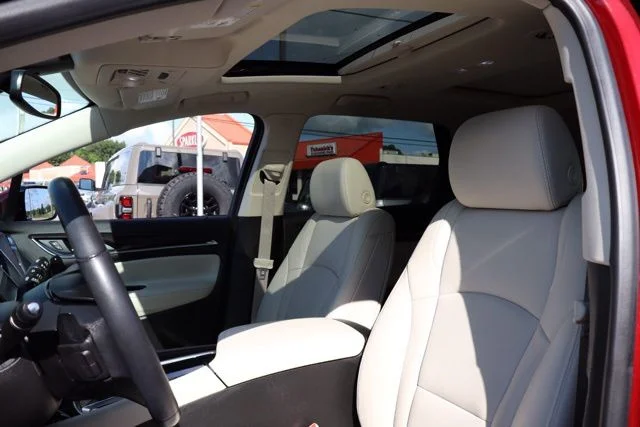 Used 2023 Red Buick Essence image 15