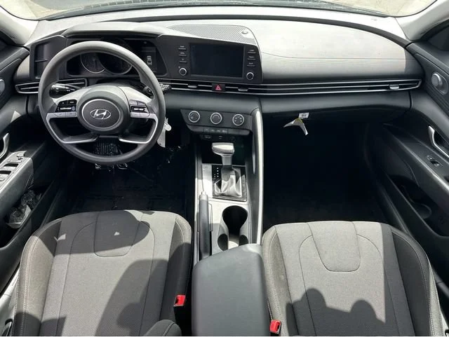 2021 Hyundai Elantra SE - Photo 18