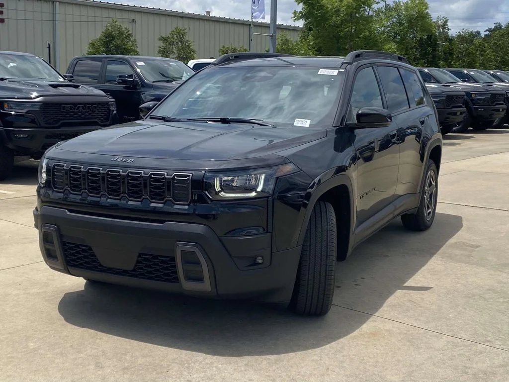 New 2026 Diamond Black Crystal Pearl-Coat Exterior Paint Jeep Limited image 33