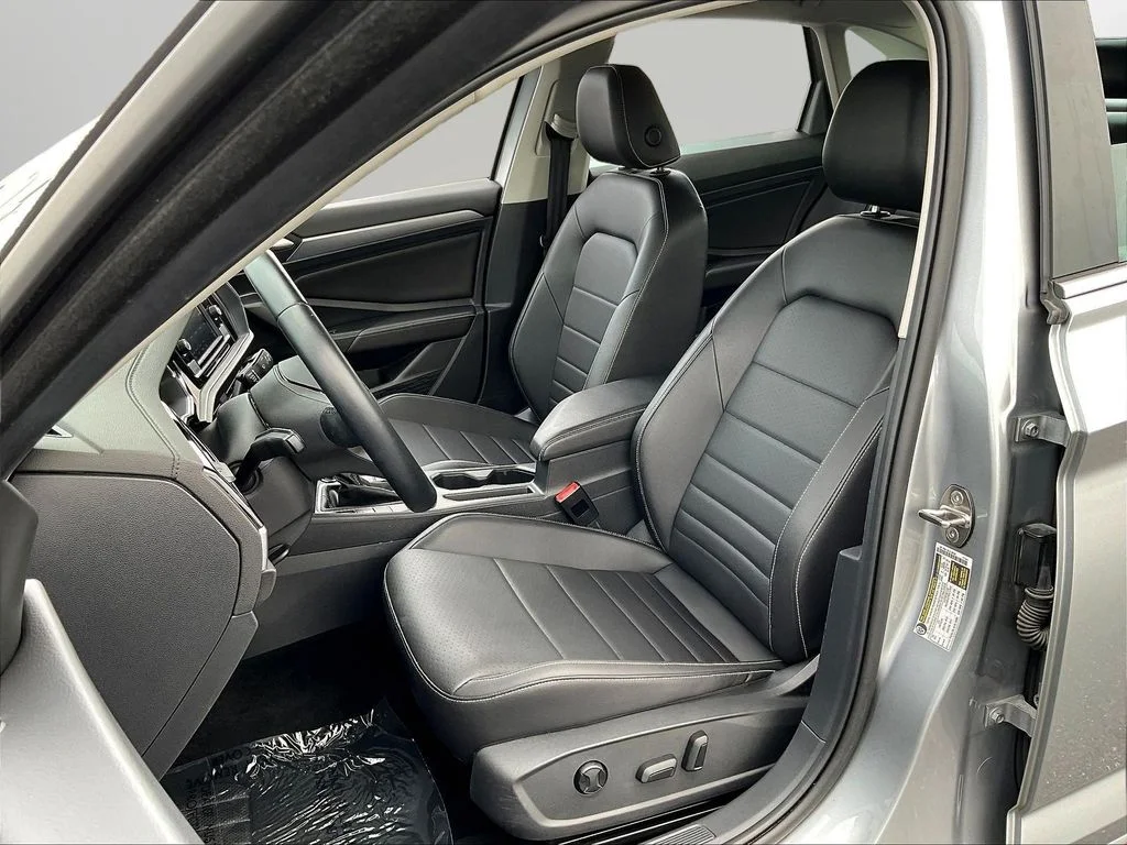 Certified Used 2023 Silver Volkswagen 1.5T SE image 21