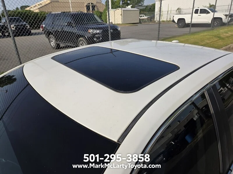 Used 2016 Blizzard Pearl TOYOTA SE image 5