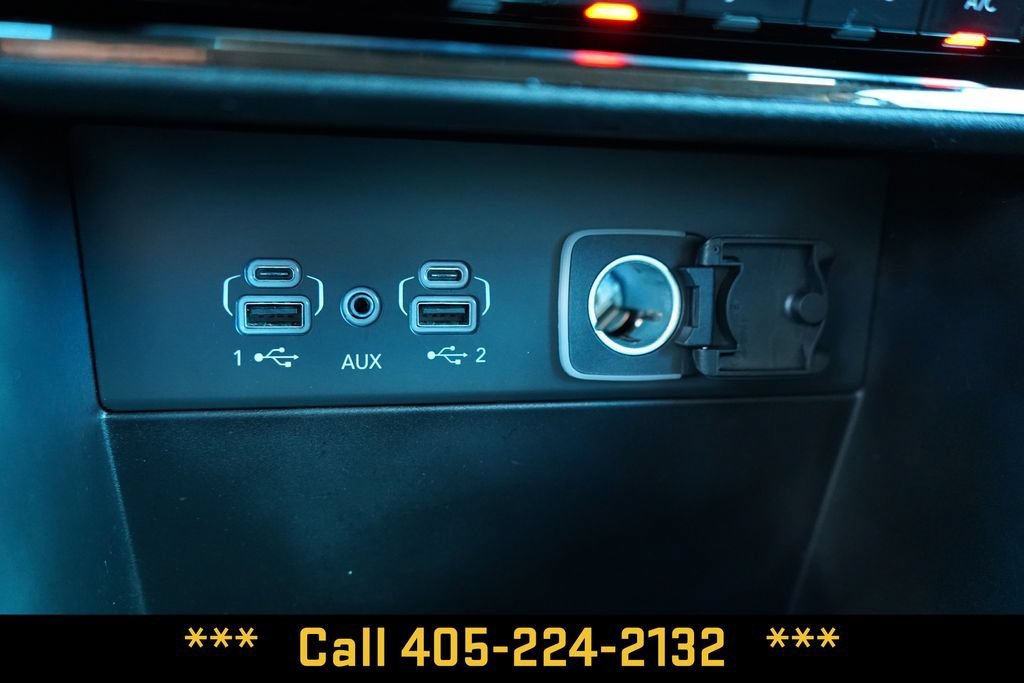 Used 2023  Jeep Laredo image 41