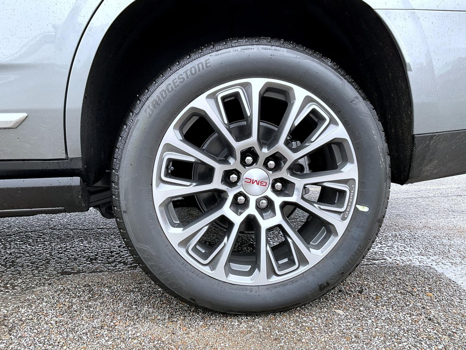 2026 GMC Yukon Denali - Photo 25