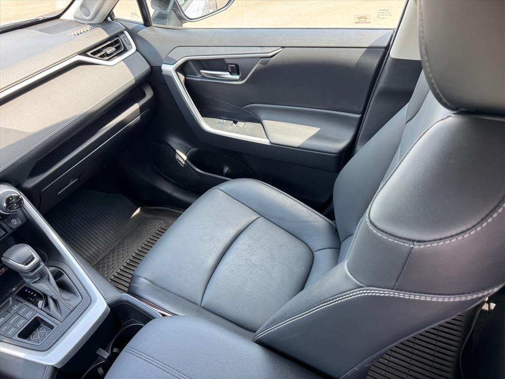 Used 2023 SILVER SKY METALLIC Toyota XLE Premium image 14