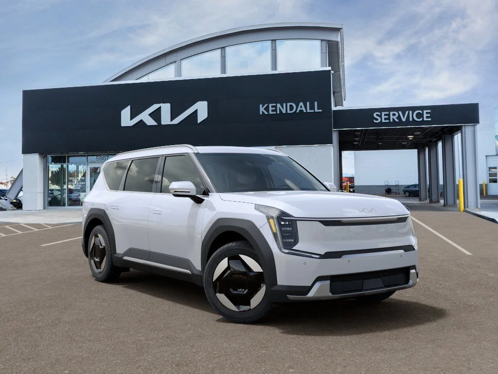 New 2026 Glacial White Pearl Kia Wind AWD image 8
