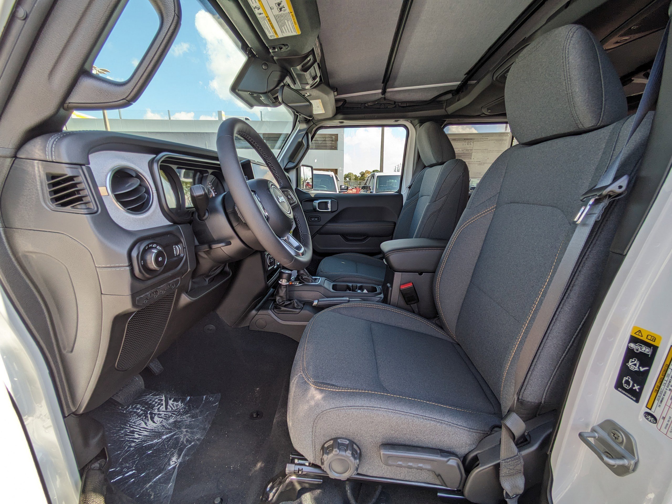 2025 Jeep Wrangler 4-Door Sahara - Photo 20