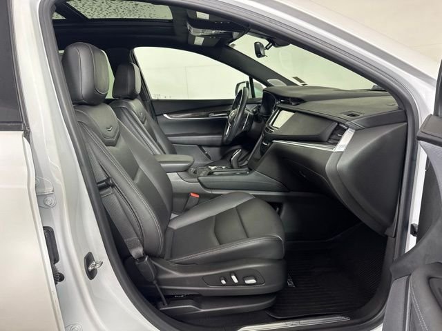 Used 2021 White Cadillac Sport image 4