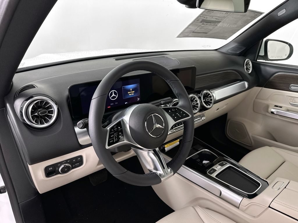 New 2026 Polar White Mercedes-Benz GLB 250 image 41